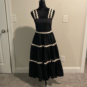 Maxi dress wavy embroidery